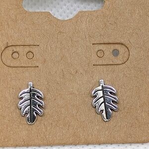 New Small Silver Tone Leaf Stud Earrings 1/2" Cabincore Cottagecore Nature